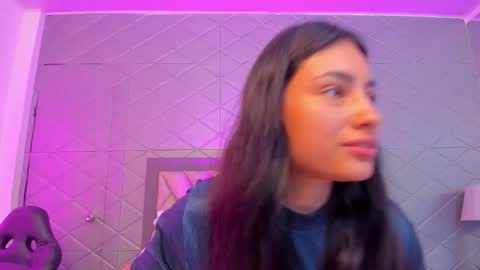 Snapshot of violetrousse chatting on 12.17.25 Violet Rousse online show from 12.17.25