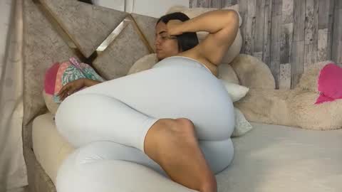 Snapshot of violetroussee chatting on 11.11.25 violetroussee online show from 11.11.25