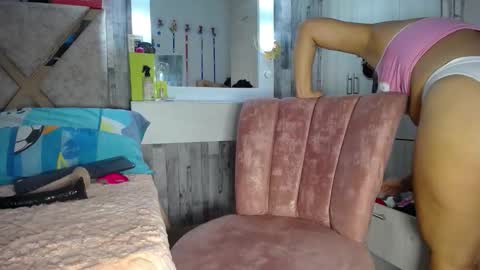 Snapshot of violetroussee chatting on 03.07.26 violetroussee online show from 03.07.26