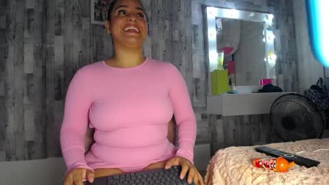 Snapshot of violetroussee chatting on 03.28.26 violetroussee online show from 03.28.26