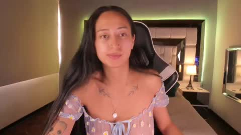 Snapshot of violetskinny chatting on 12.11.24 violetskinny online show from 12.11.24