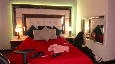 Snapshot of violetskinny chatting on 12.29.24 violetskinny online show from 12.29.24