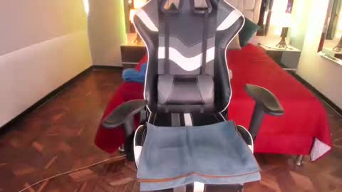 Snapshot of violetskinny chatting on 12.29.24 violetskinny online show from 12.29.24