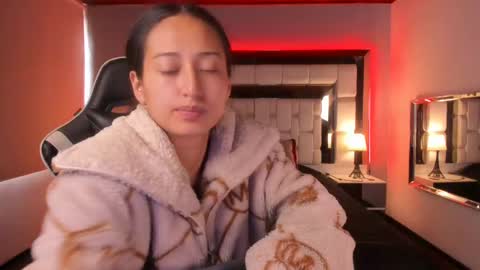 Snapshot of violetskinny chatting on 01.03.25 violetskinny online show from 01.03.25