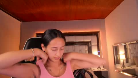 Snapshot of violetskinny chatting on 01.21.25 violetskinny online show from 01.21.25