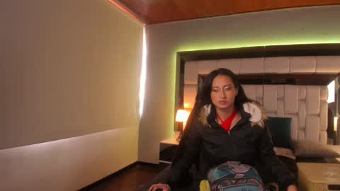 Snapshot of violetskinny chatting on 01.23.25 violetskinny online show from 01.23.25