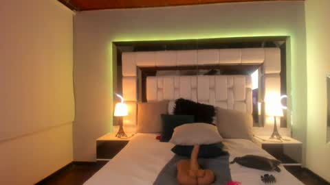 Snapshot of violetskinny chatting on 02.11.25 violetskinny online show from 02.11.25