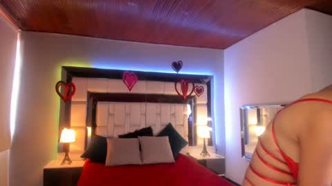 Snapshot of violetskinny chatting on 02.14.25 violetskinny online show from 02.14.25