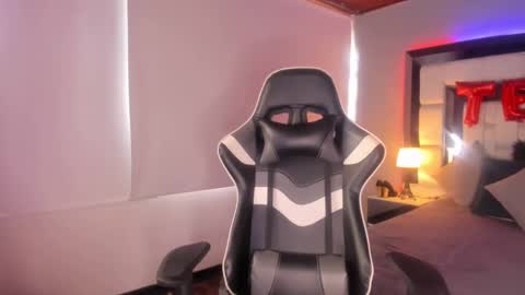 Snapshot of violetskinny chatting on 03.07.25 violetskinny online show from 03.07.25