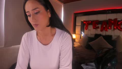 Snapshot of violetskinny chatting on 03.11.25 violetskinny online show from 03.11.25