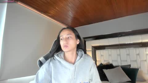 Snapshot of violetskinny chatting on 09.12.25 violetskinny online show from 09.12.25