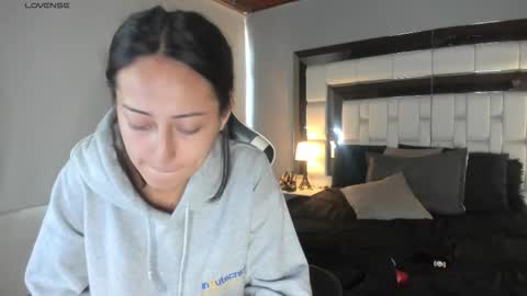 Snapshot of violetskinny chatting on 09.16.25 violetskinny online show from 09.16.25