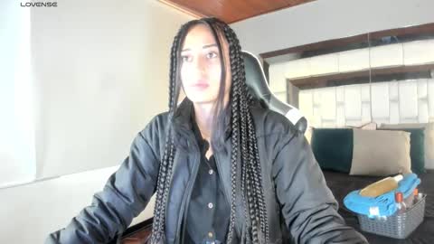 Snapshot of violetskinny chatting on 09.29.25 violetskinny online show from 09.29.25