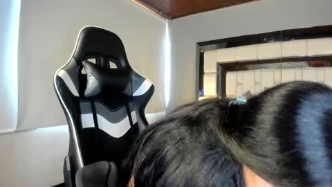 Snapshot of violetskinny chatting on 10.20.25 violetskinny online show from 10.20.25