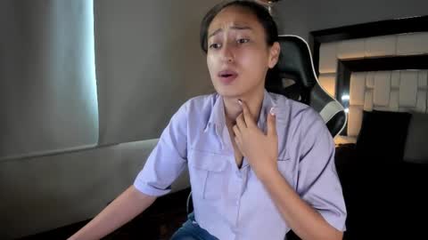 Snapshot of violetskinny chatting on 10.21.25 violetskinny online show from 10.21.25