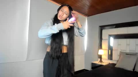 Snapshot of violetskinny chatting on 11.19.25 violetskinny online show from 11.19.25