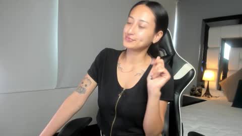 Snapshot of violetskinny chatting on 12.05.25 violetskinny online show from 12.05.25