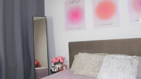 Snapshot of violetswone chatting on 01.08.26 VioletSwone online show from 01.08.26