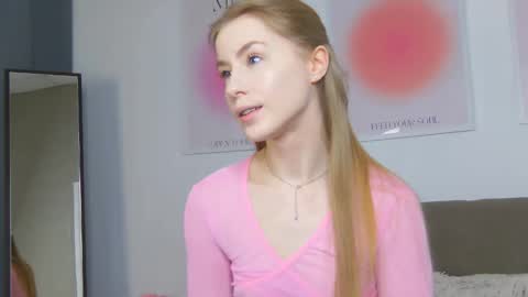 Snapshot of violetswone chatting on 02.22.26 VioletSwone online show from 02.22.26