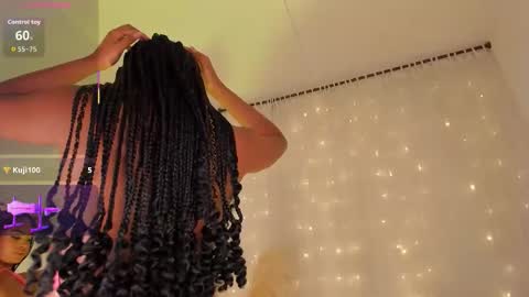 Snapshot of violett23_ chatting on 11.12.25 violett23_ online show from 11.12.25