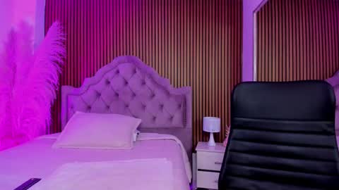 violett_hott_ online show from 03.13.26