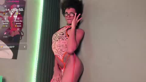 V I O L E T T E  online show from 07.05.26