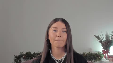 Snapshot of violetta_finch chatting on 01.08.25 violetta_finch online show from 01.08.25