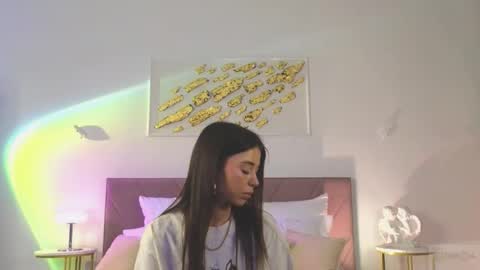 Snapshot of violetta_finch chatting on 12.16.25 violetta_finch online show from 12.16.25