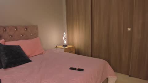 violetta independent model online show from 12.25.24