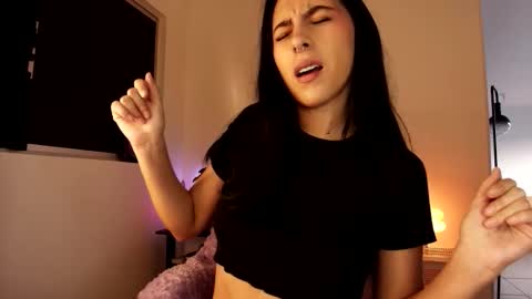 Violetta....Follow me in Twitter... online show from 10.19.25