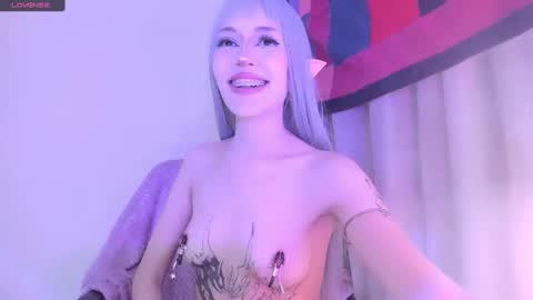 Snapshot of violettbones chatting on 02.15.25 Violett online show from 02.15.25