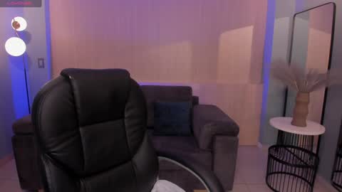 Violett Castel online show from 02.02.25