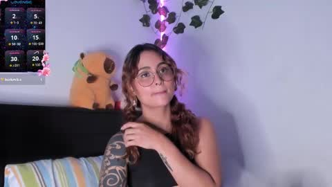 Snapshot of violetteramirez01 chatting on 02.21.25 Violette  online show from 02.21.25