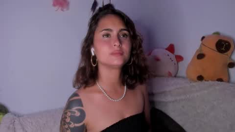 Snapshot of violetteramirez01 chatting on 09.24.25 Violette  online show from 09.24.25
