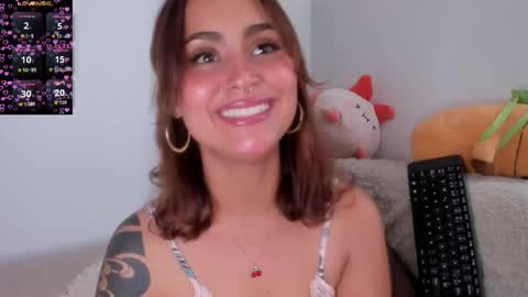 Snapshot of violetteramirez01 chatting on 09.28.25 Violette  online show from 09.28.25