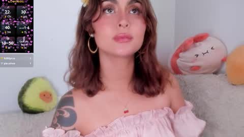 Snapshot of violetteramirez01 chatting on 10.07.25 Violette  online show from 10.07.25