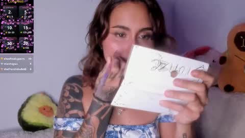 Snapshot of violetteramirez01 chatting on 10.08.25 Violette  online show from 10.08.25