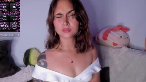 Snapshot of violetteramirez01 chatting on 10.10.25 Violette  online show from 10.10.25