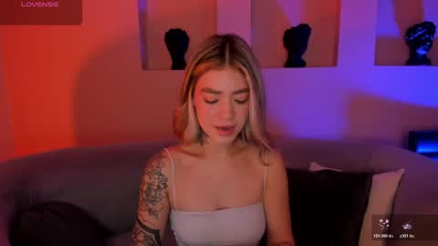 Snapshot of violetthansson chatting on 05.05.26 Violett online show from 05.05.26