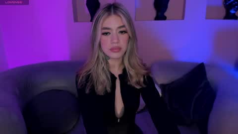 Snapshot of violetthansson chatting on 05.06.26 Violett online show from 05.06.26