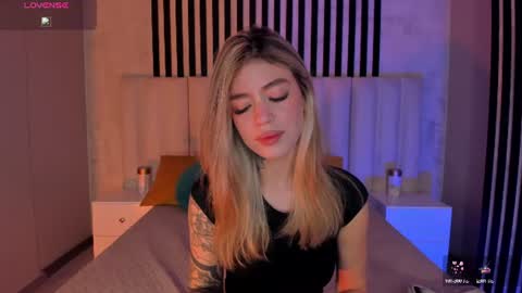 Snapshot of violetthansson chatting on 06.17.26 Violett online show from 06.17.26