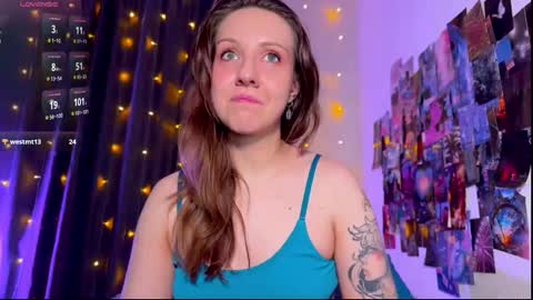 Snapshot of violettmo0n chatting on 03.06.26 Next stream 1522026 400 GMT 3 online show from 03.06.26