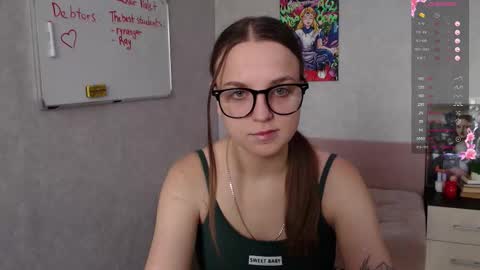 Snapshot of violetwin chatting on 10.18.25 Violet online show from 10.18.25
