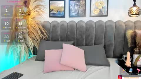 VIOLLET online show from 10.10.25