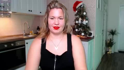 Snapshot of vip_juicy chatting on 01.12.25 VelvettTime online show from 01.12.25