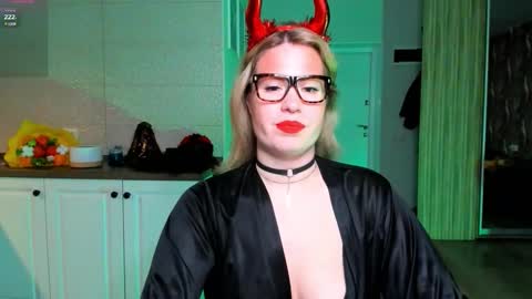 Snapshot of vip_juicy chatting on 11.02.25 VelvettTime online show from 11.02.25