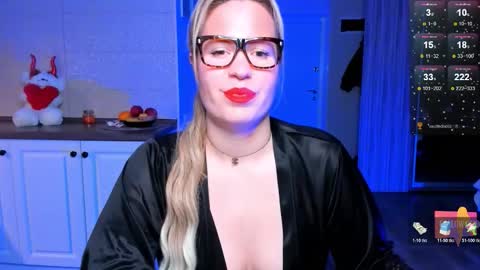 Snapshot of vip_juicy chatting on 11.17.25 VelvettTime online show from 11.17.25