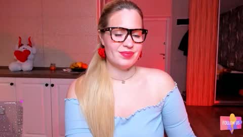 Snapshot of vip_juicy chatting on 11.23.25 VelvettTime online show from 11.23.25