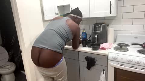 Elle Hood online show from 11.08.25