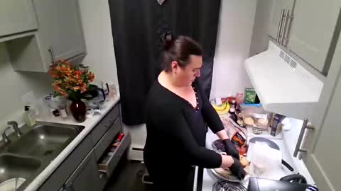 Snapshot of virgorian_enigma chatting on 04.14.26 priscilla online show from 04.14.26